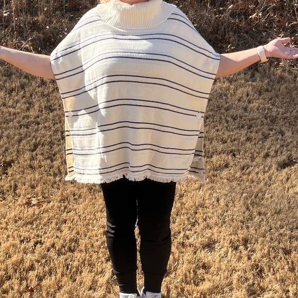 NWT poncho - Picture 12 of 13